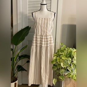 Beautiful Universal Thread dress